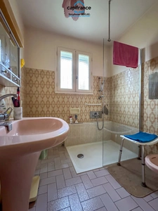 House for sale, 5 rooms, CASTILLONNES (47). House of 85m2 of living space on a plot of 1257m2.