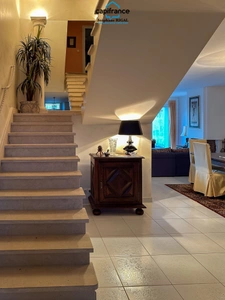 Maison à vendre 6 pièces  de 165m2 habitables sur terrain de 770m2 avec piscine et garage