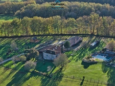 Propriété à vendre 8 pièces, propriété de 220m2 chalet - boxes à chevaux - dépendances sur 7ha de terrain