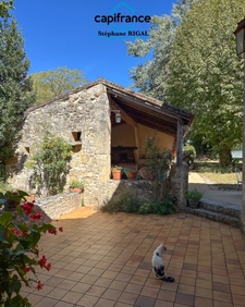 Property for sale in MONTAYRAL (47) with 10 rooms, 255m2 of living space, and 1.6 hectares of land.