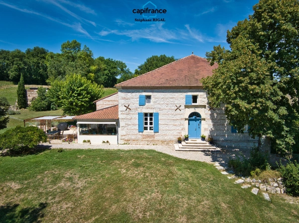 Propriete à vendre 10 pièces FONGRAVE (47) maison de 360m2 sur terrain de 1,43ha