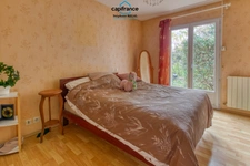 House for sale, 5 rooms, VILLENEUVE SUR LOT (47). Single-storey house of 104 m2 on a 571m2 enclosed plot.