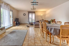 House for sale, 5 rooms, VILLENEUVE SUR LOT (47). Single-storey house of 104 m2 on a 571m2 enclosed plot.