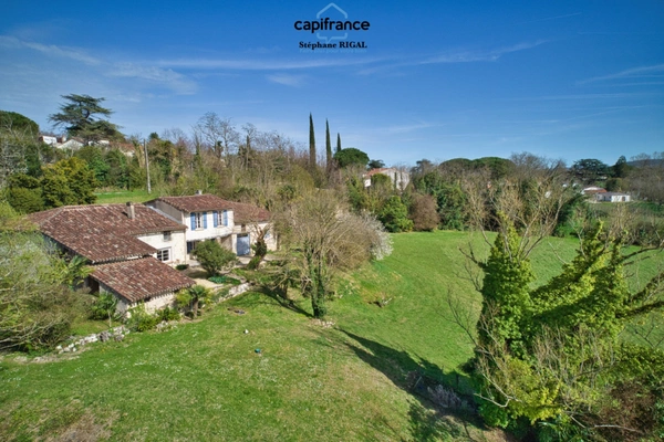Dpt Lot et Garonne (47), à vendre VILLENEUVE SUR LOT propriete P5  sur 1,87 ha de terrain 