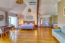 Property for sale 12 rooms, 420m2 + 100m2 living space on 18ha of land