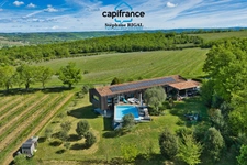 Lot (46) department, for sale in Mauroux: 8-room house of 210 m² - 2,400 m² plot - Single storey