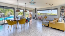 Lot (46) department, for sale in Mauroux: 8-room house of 210 m² - 2,400 m² plot - Single storey