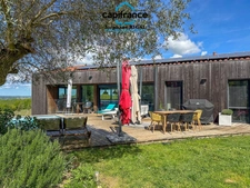 Lot (46) department, for sale in Mauroux: 8-room house of 210 m² - 2,400 m² plot - Single storey