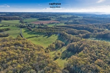 Propriété à vendre 8 pièces, propriété de 220m2 chalet - boxes à chevaux - dépendances sur 7ha de terrain