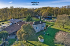 8-room property for sale, 220m2 chalet - horse stalls - outbuildings on 7 hectares of land