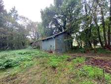 SAINT-PIERRE-LA-COUR – Longère en pierre 130m² avec dépendances et terrain d'1,34ha