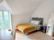 LAVAL – MAISON DE CARACTÈRE DE 240 M² AVEC JARDIN ARBORÉ DE 1 180 M², À DEUX PAS DU CENTRE-VILLE
