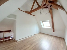 SAINT-PIERRE-LA-COUR – Longère en pierre 130m² avec dépendances et terrain d'1,34ha