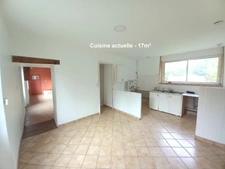 SAINT-PIERRE-LA-COUR – Longère en pierre 130m² avec dépendances et terrain d'1,34ha