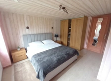SAINT-PIERRE-LA-COUR – Longère en pierre 130m² avec dépendances et terrain d'1,34ha
