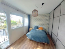 LAVAL CENTRE-VILLE – Appartement 80 m² entièrement rénové avec balcon, parking et ascenseur