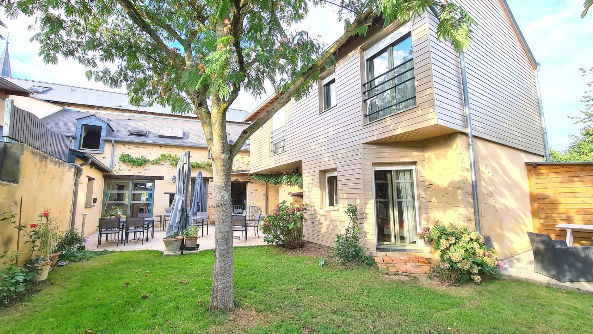 Maison 17 pièces 450 m² · à Chateau Gontier · 450 m² · 641 000 €