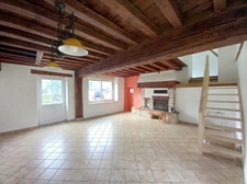 SAINT-PIERRE-LA-COUR – Longère en pierre 130m² avec dépendances et terrain d'1,34ha