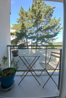 LAVAL CENTRE-VILLE – Appartement 80 m² entièrement rénové avec balcon, parking et ascenseur