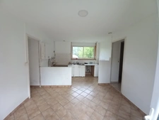 SAINT-PIERRE-LA-COUR – Longère en pierre 130m² avec dépendances et terrain d'1,34ha