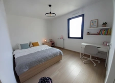 MAISON CONTEMPORAINE DE 142 m² – 4 CHAMBRES – SUITE PARENTALE AU RDC