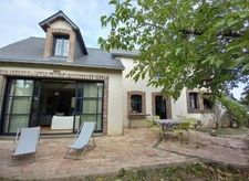 LAVAL – MAISON DE CARACTÈRE DE 240 M² AVEC JARDIN ARBORÉ DE 1 180 M², À DEUX PAS DU CENTRE-VILLE