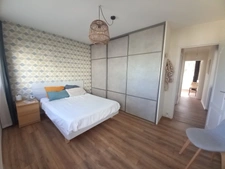 LAVAL CENTRE-VILLE – Appartement 80 m² entièrement rénové avec balcon, parking et ascenseur