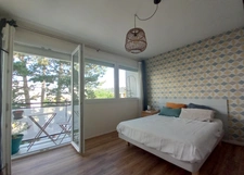 LAVAL CENTRE-VILLE – Appartement 80 m² entièrement rénové avec balcon, parking et ascenseur