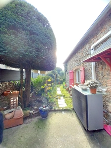 Maison de caractère avec jardin - 8 pièces - SOULGE SUR OUETTE (53)