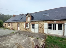 SAINT-PIERRE-LA-COUR – Longère en pierre 130m² avec dépendances et terrain d'1,34ha