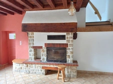 SAINT-PIERRE-LA-COUR – Longère en pierre 130m² avec dépendances et terrain d'1,34ha
