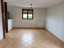 ERNÉE – MAISON FAMILIALE DE 100 M² AVEC SOUS-SOL COMPLET, JARDIN ET COMMERCES À PIED