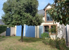 LAVAL – MAISON DE CARACTÈRE DE 240 M² AVEC JARDIN ARBORÉ DE 1 180 M², À DEUX PAS DU CENTRE-VILLE