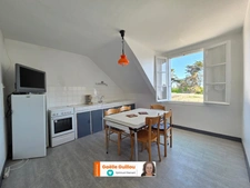 Maison mitoyenne de 8 pièces - 5 chambres - jardin clos - à 150m de la mer