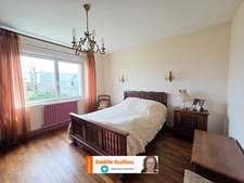 CLEDER – Maison familiale de 141 m² avec dépendance, hangar et grenier aménageable à 800 m des plages