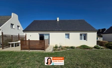 PLOUESCAT : Maison plain pied de 98m² - Plein centre - 2/3 chambres + Garage - Jardin 