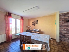 Cléder : maison de 1980 sur sous-sol, habitable de plain pied, avec 3 garages + carport 