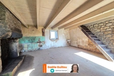 Cléder : Maison en pierre de 46m² à rénover à 2 kms de la mer + terrain de 1845m²