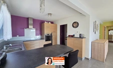 PLOUESCAT : Maison plain pied de 98m² - Plein centre - 2/3 chambres + Garage - Jardin 