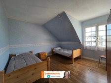 Maison mitoyenne de 8 pièces - 5 chambres - jardin clos - à 150m de la mer