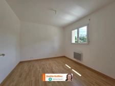 CLEDER : Maison traditionnelle de 108m² - vie de plain pied - Garage et jardin clos.