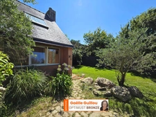 SAINT POL DE LEON : Maison de ville de 6 pièces 134m² avec jardin clos proche centre