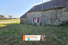 Cléder : Maison en pierre de 46m² à rénover à 2 kms de la mer + terrain de 1845m²