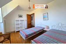 CLÉDER – Propriété familiale en bord de mer avec vaste terrain de 4200 m².