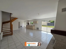CLEDER : Maison traditionnelle de 108m² - vie de plain pied - Garage et jardin clos.