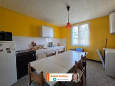 Maison mitoyenne de 8 pièces - 5 chambres - jardin clos - à 150m de la mer