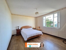 Maison mitoyenne de 8 pièces - 5 chambres - jardin clos - à 150m de la mer