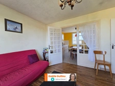 Maison mitoyenne de 8 pièces - 5 chambres - jardin clos - à 150m de la mer