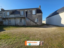 Maison mitoyenne de 8 pièces - 5 chambres - jardin clos - à 150m de la mer