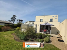 Santec : Espace, lumière et potentiel - Vie de plain pied - Maison contemporaine de 6 pièces pour 123m²